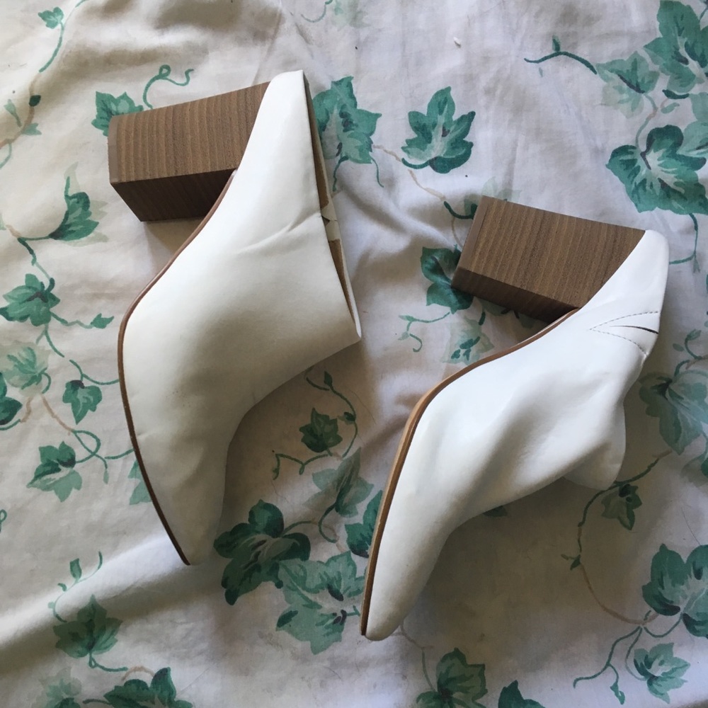 EXPRESS white cutout booties size 8.